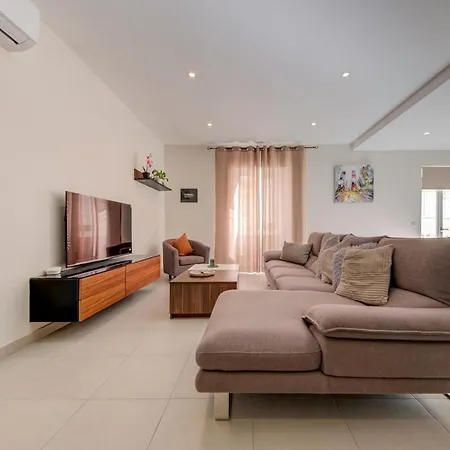 Beautiful 3br Gem In The Heart Of St Julians Апартаменты Сент Джулианс