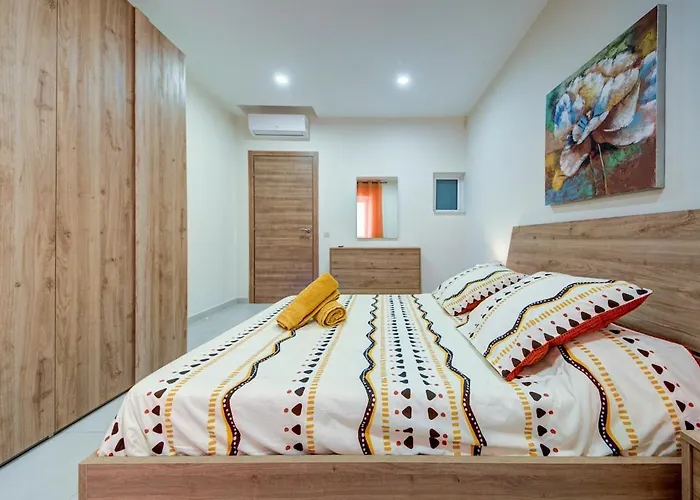 Апартаменты Beautiful 3br Gem In The Heart Of St Julians Сент Джулианс