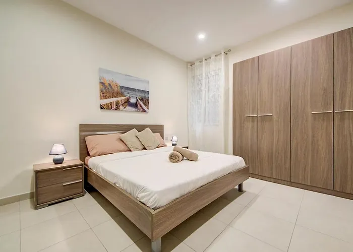 Апартаменты Beautiful 3br Gem In The Heart Of St Julians